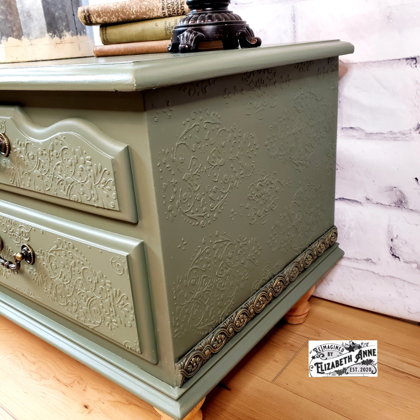 Vintage Cedar Hope Chest in Evergreen Juniper Green, Natural Wood | Entryway Storage Bench | Linens & Blankets Antique Storage